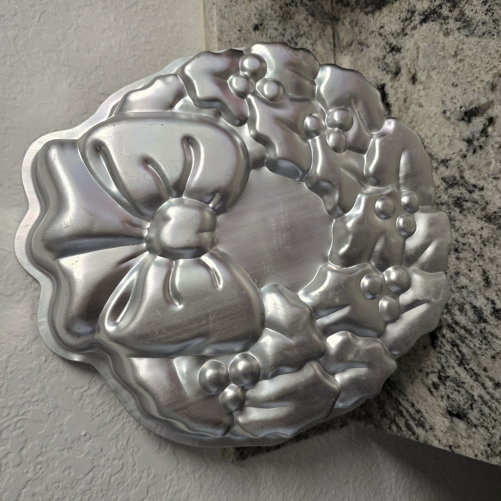 Wilton Wreath Cake Pan